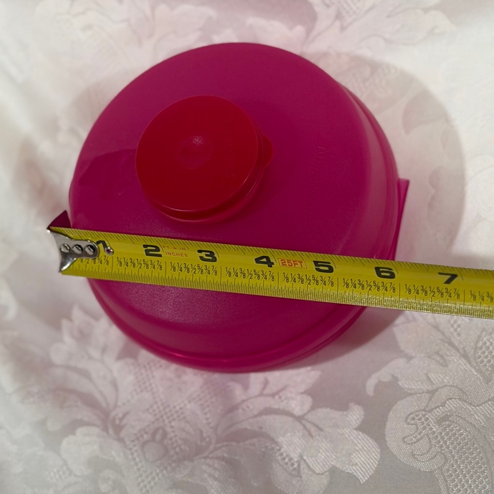 NEW!  Tupperware Fuchsia Round Container (LAST one) - Picture 6 of 7